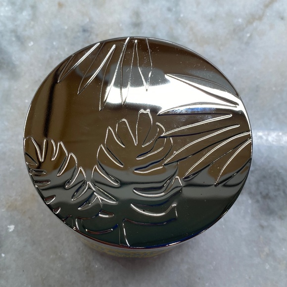 NWT Bath and Body Works Hawaiian Hibiscus 3-Wick Candle - Picture 3 of 3